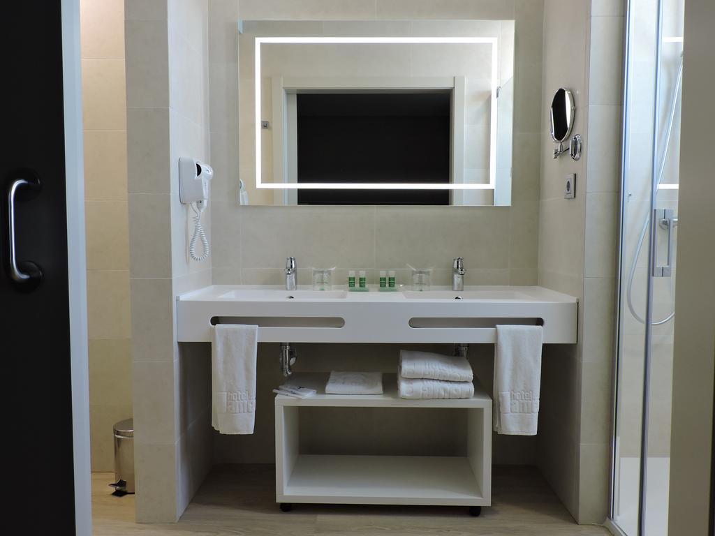 America Hotel 4*